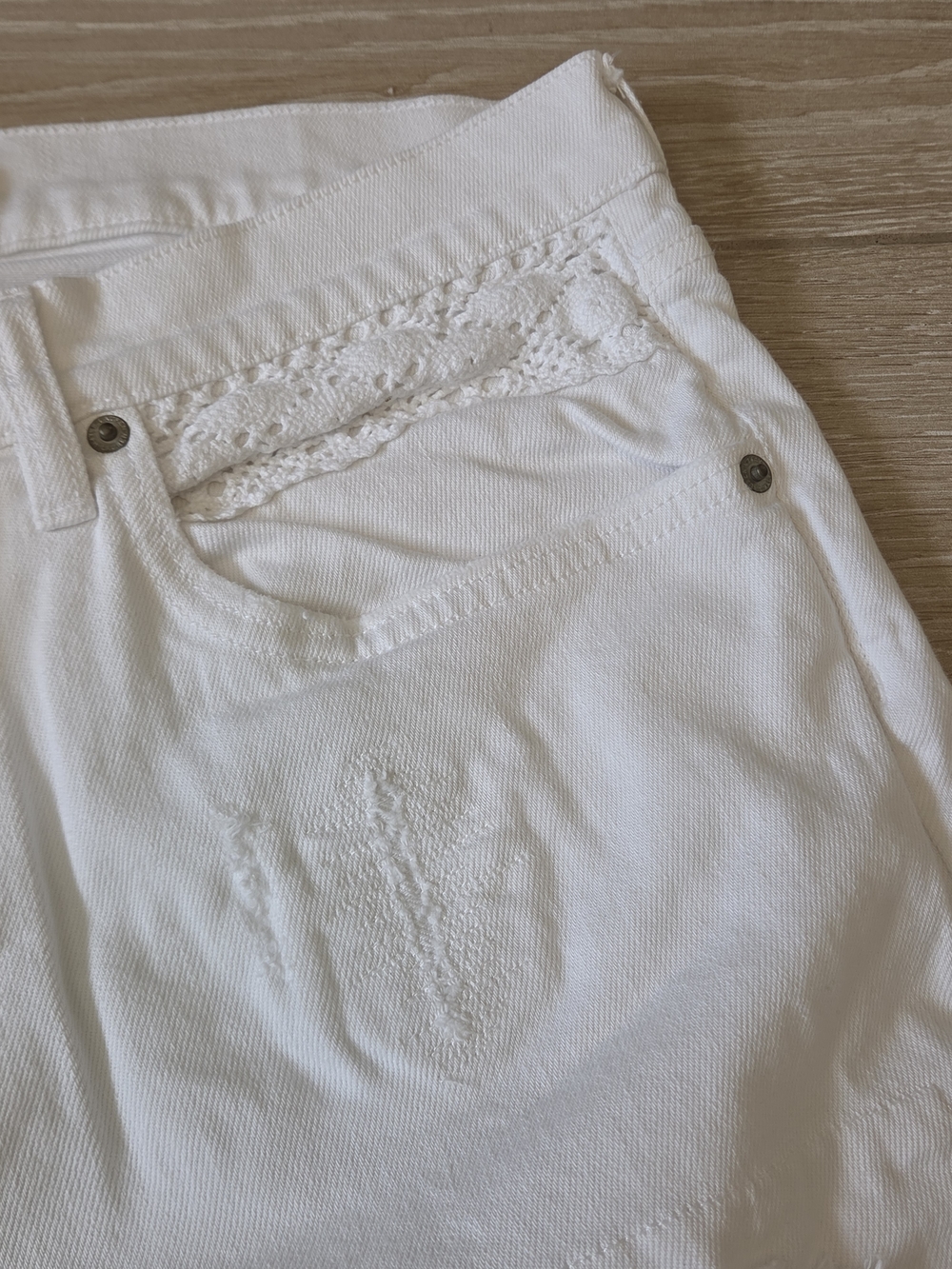 White Embroidered Eyelet Patchwork Jean VERY RARE - Picture 5 of 7